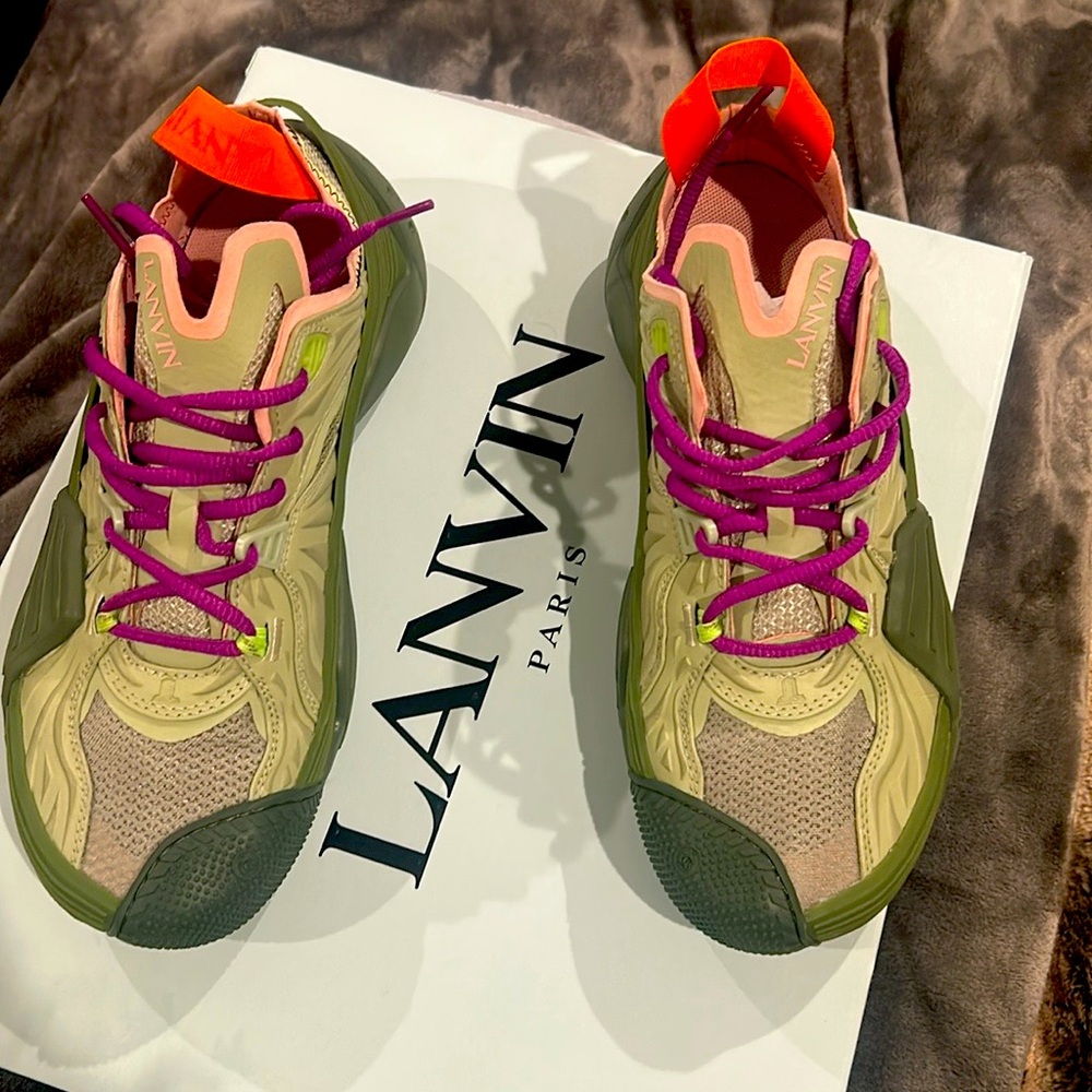Lavin Flash Sneaker, like new gently worn color Khaki/Sage